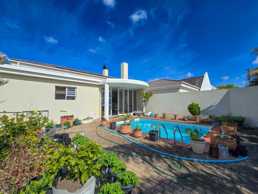 5 Bedroom Property for Sale in Stilbaai Wes Western Cape
